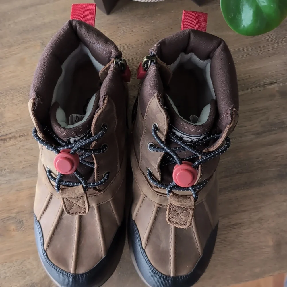 UGG Turlock Boots Leather Weather Size 2 Little Kid Walnut